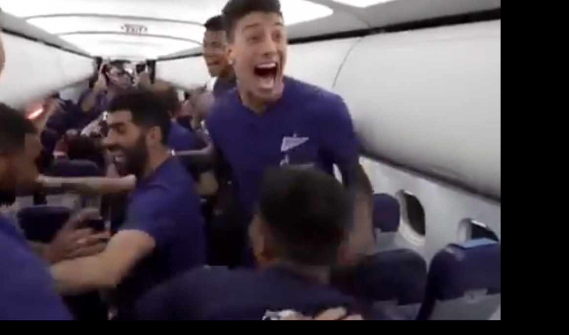 (VIDEO) LUDNICA! Igrači Zenita u avionu saznali da su šampioni, nastao je delirijum!
