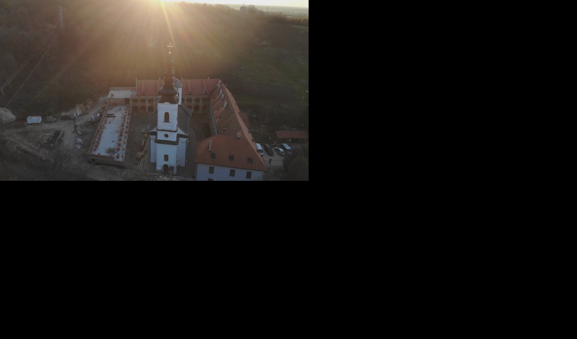 (VIDEO) MANASTIR KUVEŽDIN SLAVI PET VEKOVA U NOVOM RUHU!