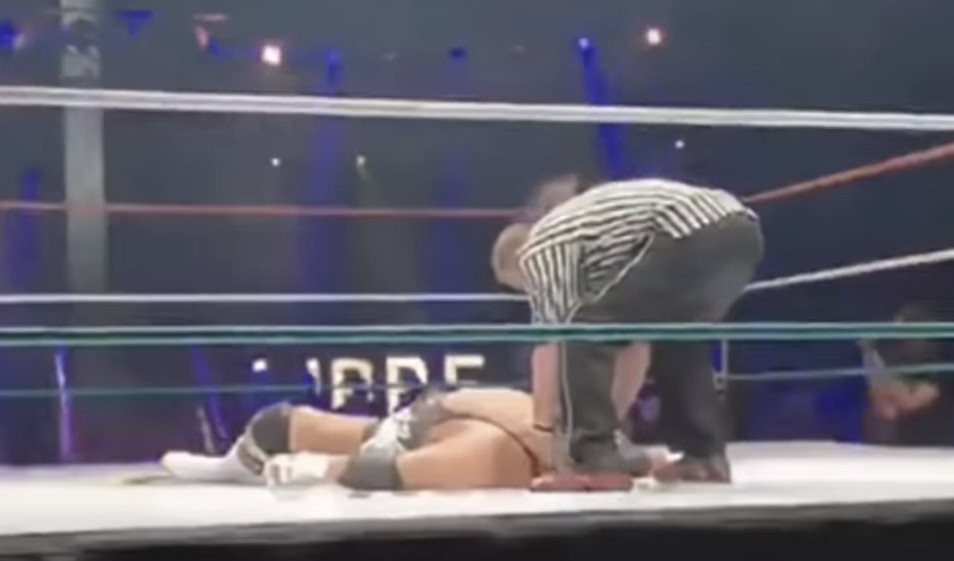 (VIDEO) JEZIVA SCENA! Meksički kečer preminuo u ringu tokom borbe