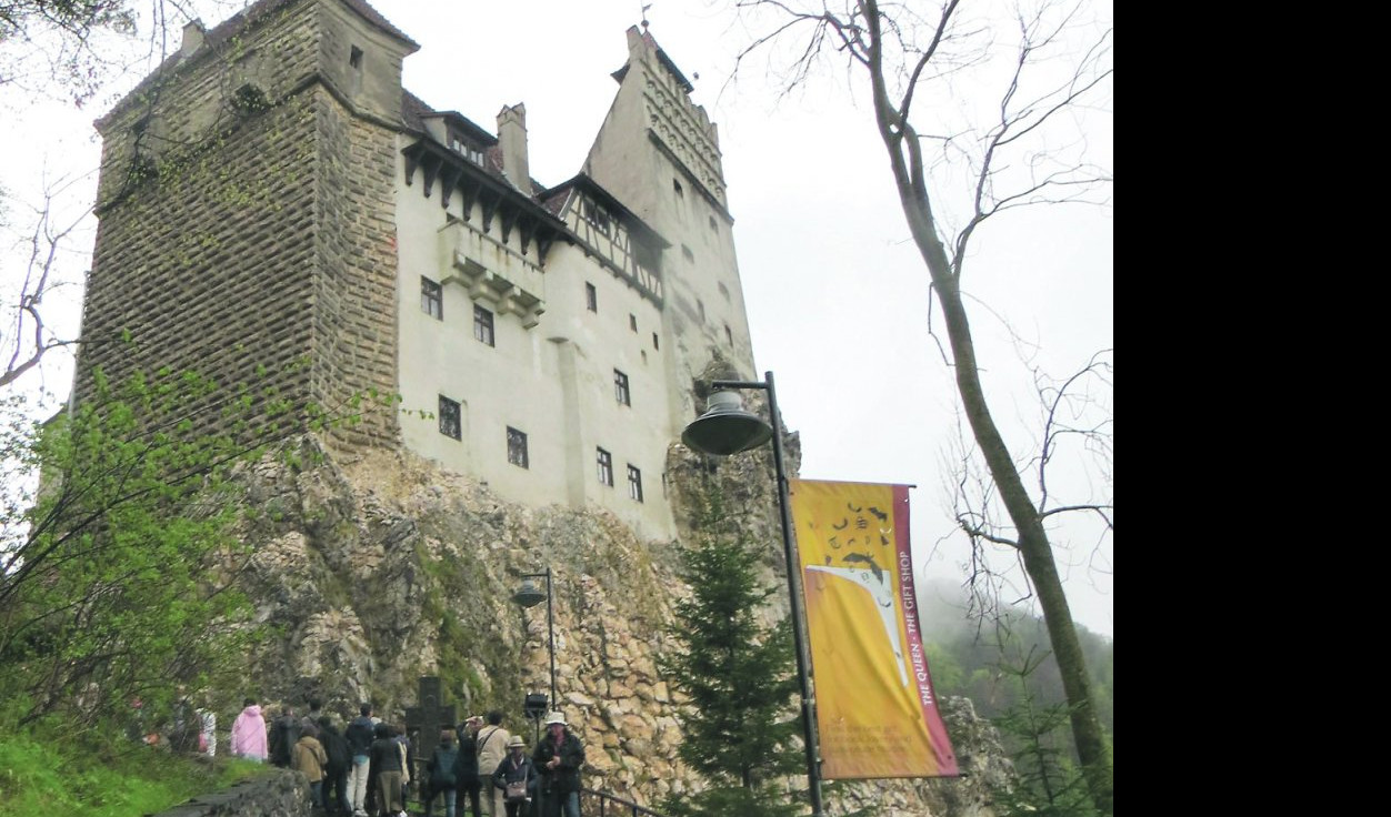 DRAKULA MAMI TURISTE ZBOG PARA! Reporter Informera posetio dvorac Bran u Transilvaniji, PREBIVALIŠTU NAJSLAVNIJEG VAMPIRA!