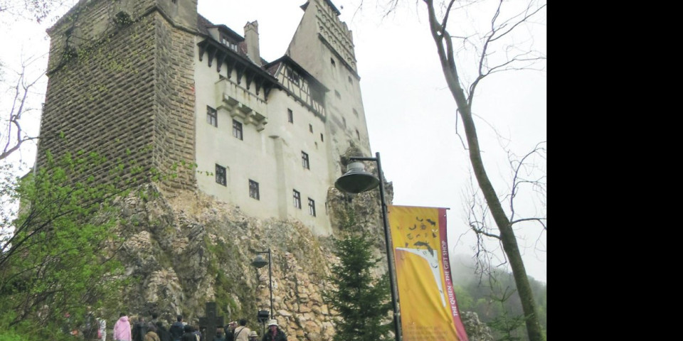 DRAKULA MAMI TURISTE ZBOG PARA! Reporter Informera posetio dvorac Bran u Transilvaniji, PREBIVALIŠTU NAJSLAVNIJEG VAMPIRA!