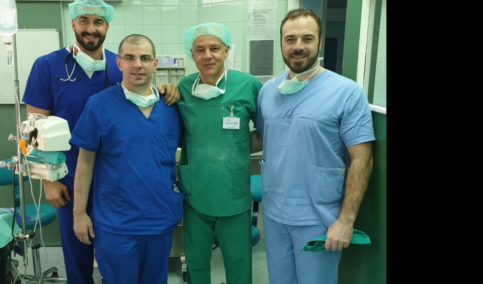 (FOTO) RADNI DAN POČEO IZ OPERACIONE SALE! Gradonačelnik Radojičić rano jutro započeo uspešnom operacijom!