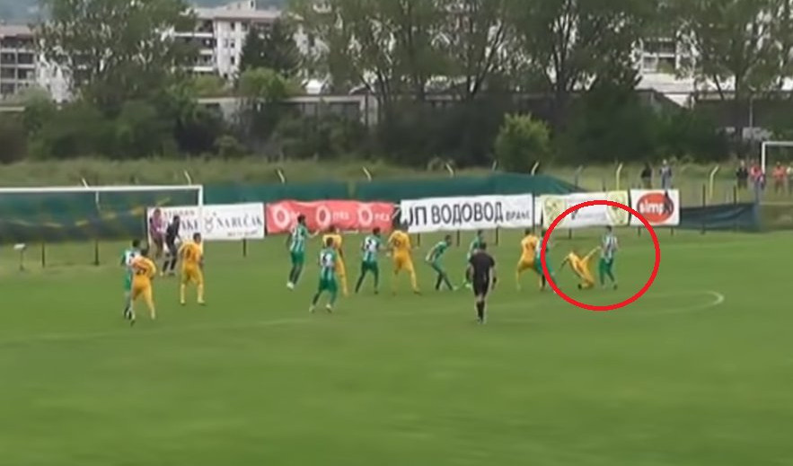 (VIDEO) OVO JE U SRBIJI PENAL! Pogledajte skandaloznu situaciju sa meča Dinamo Vranje - Inđija!