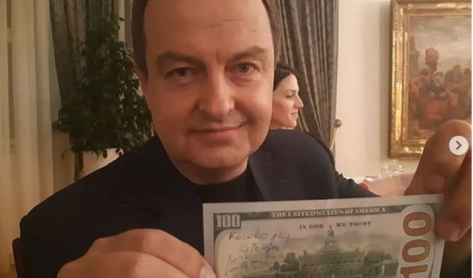 (FOTO) KOSOVO JE SRBIJA! Dačić se priključio novom izazovu ispisivanja na novčanicama