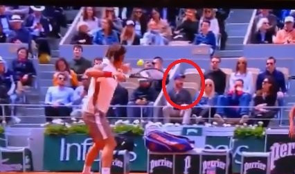 (VIDEO) OVO DUGO NISMO VIDELI! Federer pobesneo, navijaču od straha pao kačket!