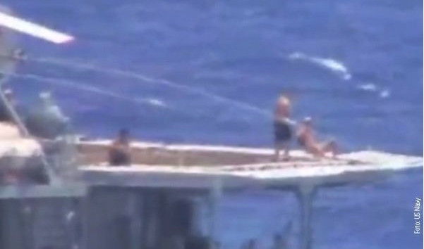 (VIDEO) AMERI U ŠOKU: Ratni brodovi umalo da im se sudare,  A RUSKI MORNARI SE NA PALUBI SUNČAJU