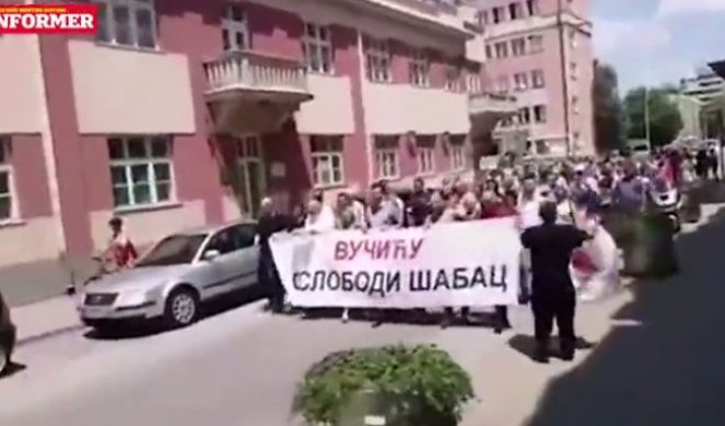 (VIDEO) ŠAPČANI TRAŽE SMENU ZELENOVIĆA! Građani nastavili protest protiv gradonačelnika