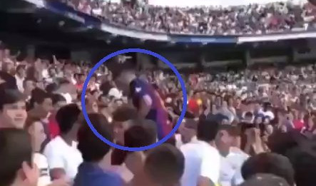 (VIDEO) MOGAO JE BEZ GLAVE DA OSTANE! U dresu Barse ušetao među 50.000 navijača Reala!