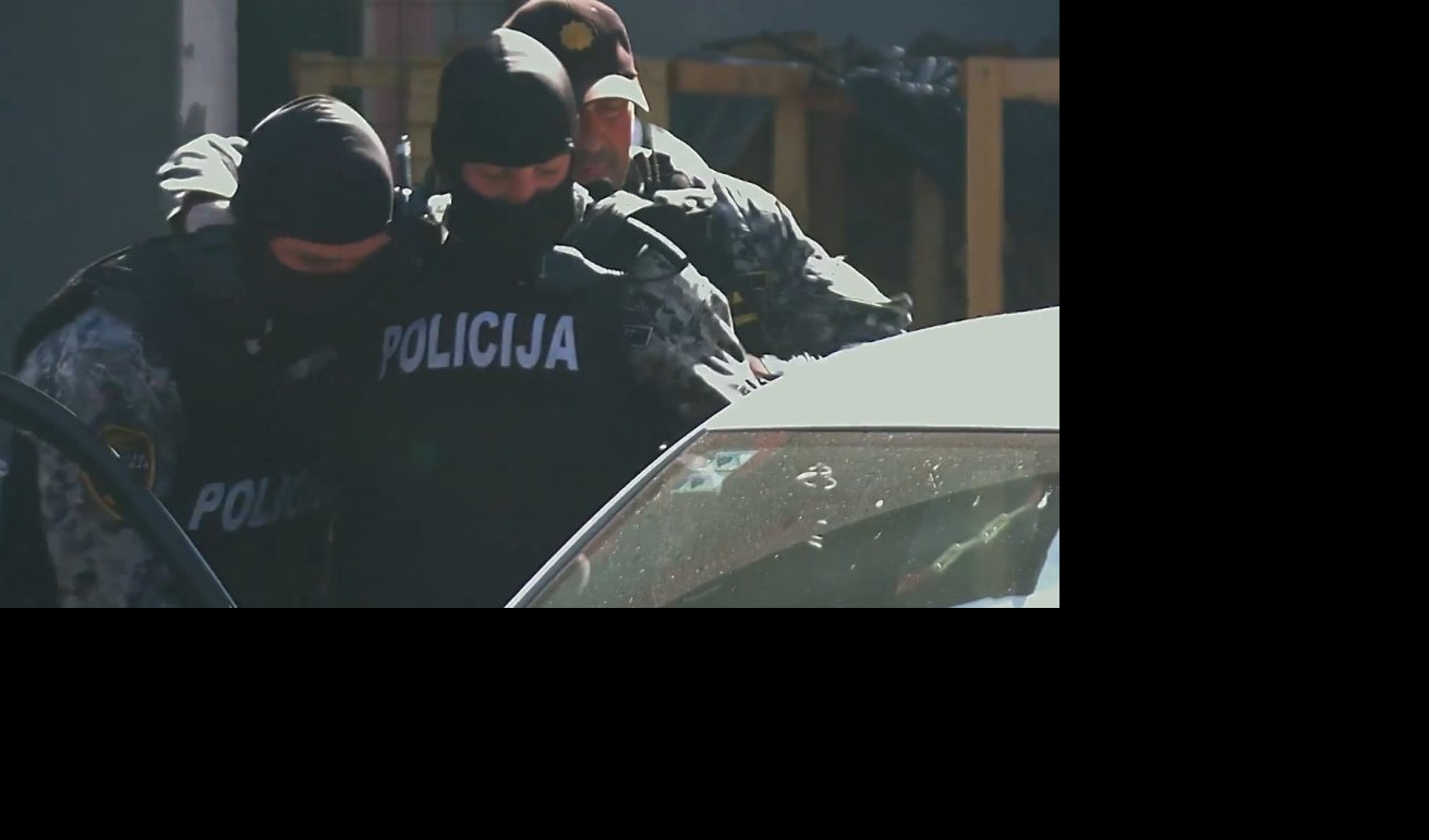 GUŽVA U BOSNI: Policija sprečava migrante da se Vučjaka vrate u Bihać