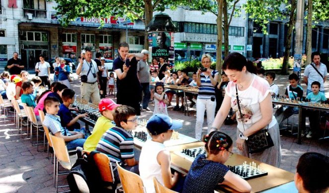 (FOTO) VELIKA šahovska simultanka na Kalemegdanu i u Tašmajdanskom parku 16. juna od 11h