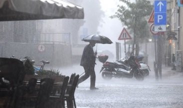 OLUJA POHARALA HRVATSKU I BOSNU! Zagreb poplavljen, vetar čupao drveće iz korena u Bihaću! (FOTO/VIDEO)