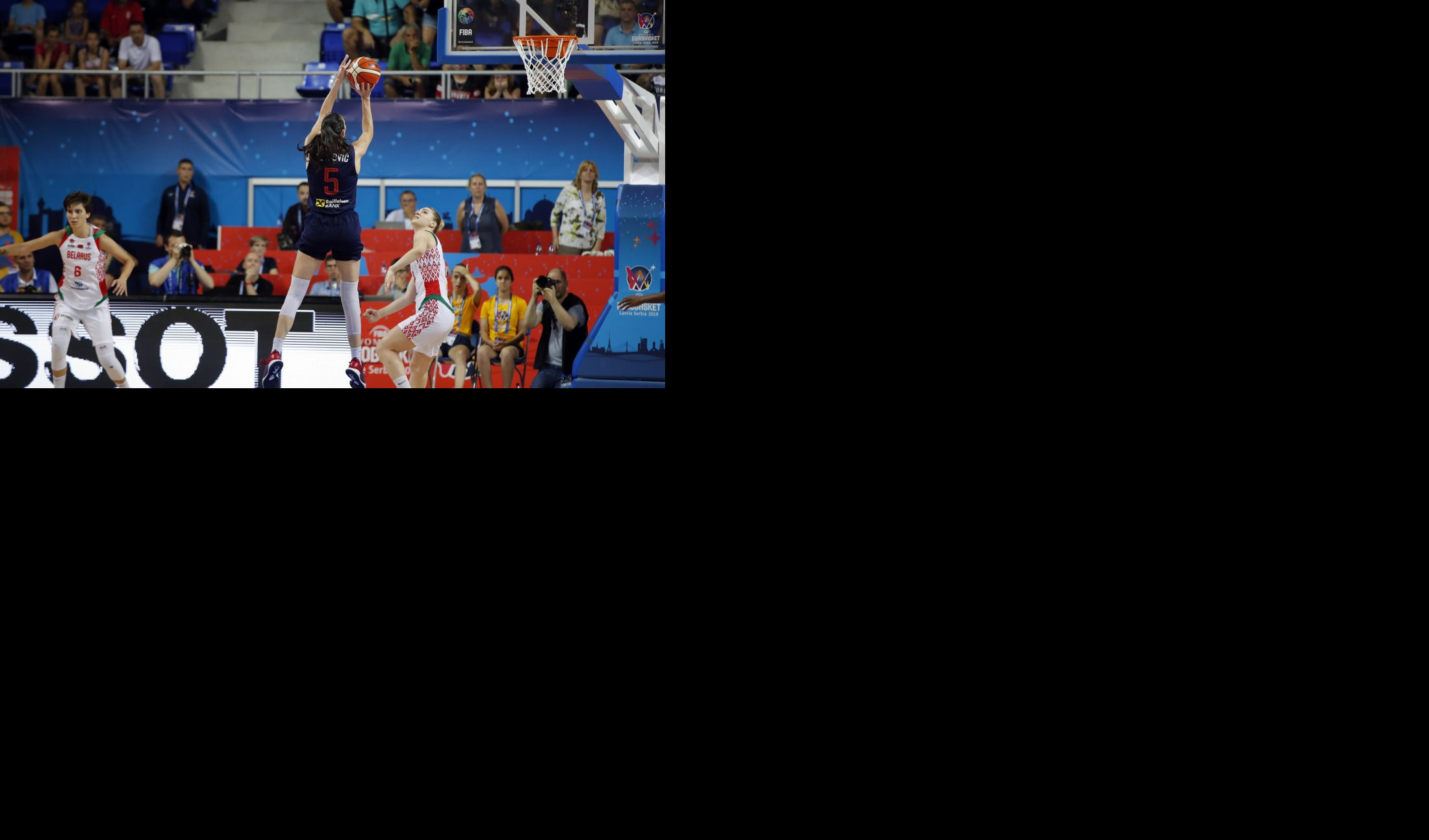 (VIDEO) ŠAMPIONSKO SRCE SONJE PETROVIĆ! Pogledajte kako je srpska košarkašica presudila Beloruskinjama!