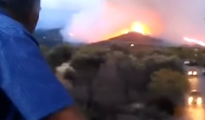 (VIDEO/FOTO) GRČKA U PLAMENU, TURISTI U PANICI! Besne požari na ostrvu, naređena EVAKUACIJA!