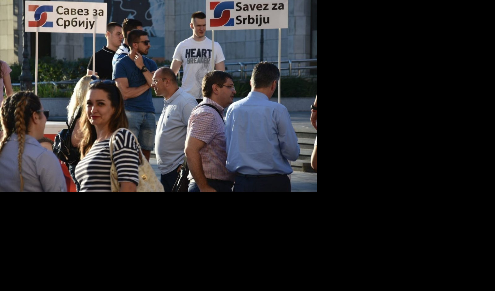 (FOTO) NIKAD "MASOVNIJI" PROTEST OPOZICIJE! Đilas, Jeremić i Obradović skupili čak 30 ljudi u Novom Sadu!