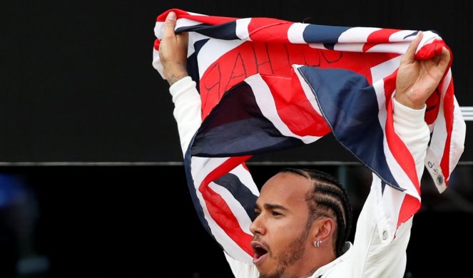 (FOTO) MAJSTOR ZA VOLANOM! Hamilton slavio šesti put u trci za Veliku nagradu Velike Britanije