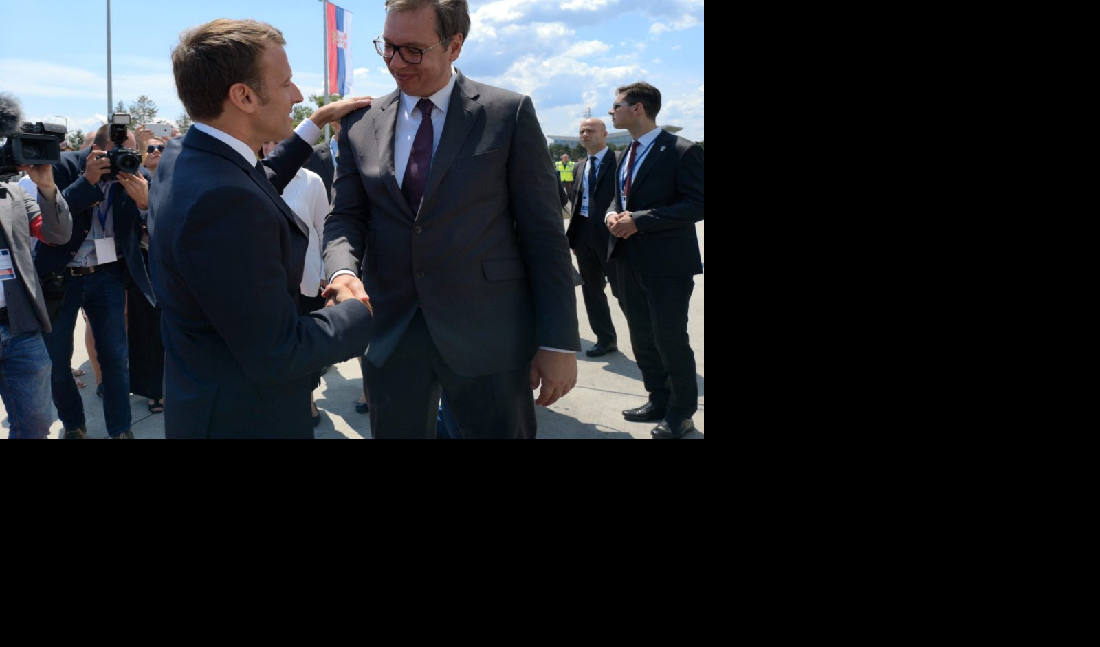 PARISKI "MOND": Makron želi da ponovo pokrene francusko-srpske odnose!