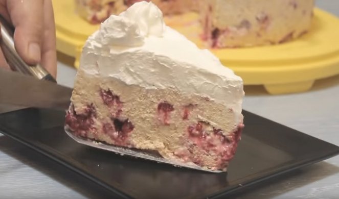 (VIDEO) TORTA KOJA SE NE PEČE! Desert od malina spreman za 15 min