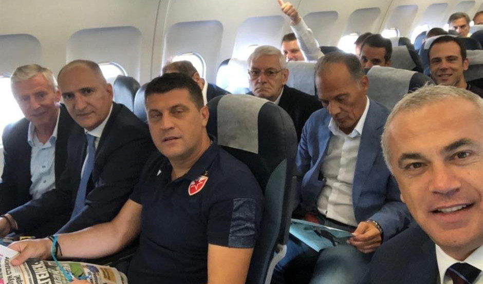 (FOTO) "PARTIZANOVAC" U ZVEZDINOM AVIONU! Nekadašnji član uprave crno-belih putovao sa šampion Srbije u Finsku!