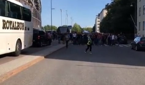 (VIDEO) "DELIJE" OKUPIRALE HELSINKI! Korteo navijača Zvezde pred revanš u Finskoj!