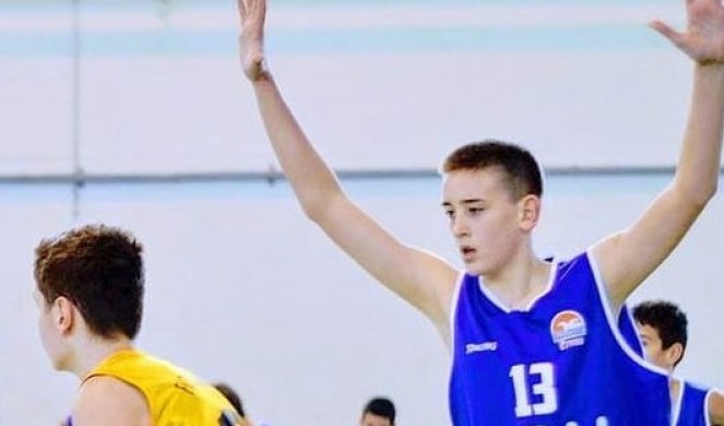 OTELI SU NAM DRŽAVU, PISMO, CRKVU - DETE IM NE DAM! Otac mladog košarkaša grmeo na Crnogorce jer žele da ga spreče da igra za Srbiju!