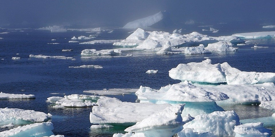 OPASNO! KATASTROFA KOJA JE NEZAUSTAVLJIVA! Odlomio se veliki komad leda na Grenlandu (FOTO)