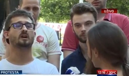 (VIDEO) ĐILASOV NEVASPITANI DRIPAC POBEGAO OD GORDANE UZELAC! Sinoć divljao ispred predsedništva, a sad se us*ao od novinarke!