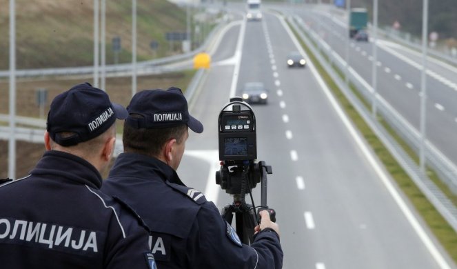 DROGIRAN JURCAO POSLE PONOĆI PO AUTO-PUTU! Policija zaustavila vozača u Beogradu