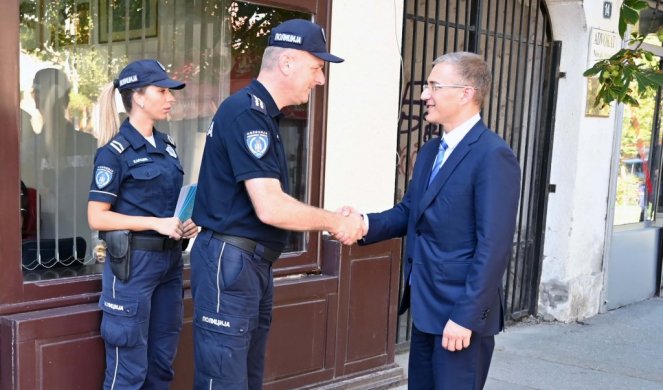 (FOTO) STEFANOVIĆ obišao policajce koji rade u "Savetovalištu za bezbednost" u Pančevu