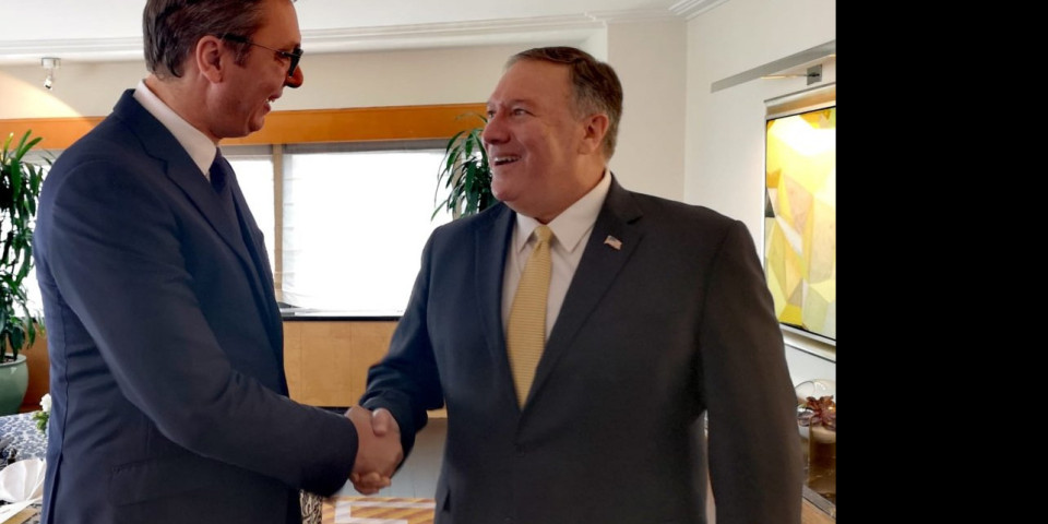 SJAJAN POTEZ VUČIĆA! Američki državni sekretar Pompeo opet pohvalio srpskog predsednika! (FOTO)