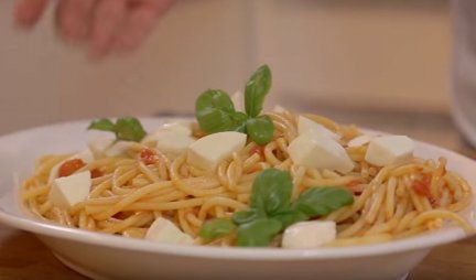 ZA SVE LJUBITELJE ITALIJANSKE KUHINJE! Pasta sa paradajzom i bosiljkom!
