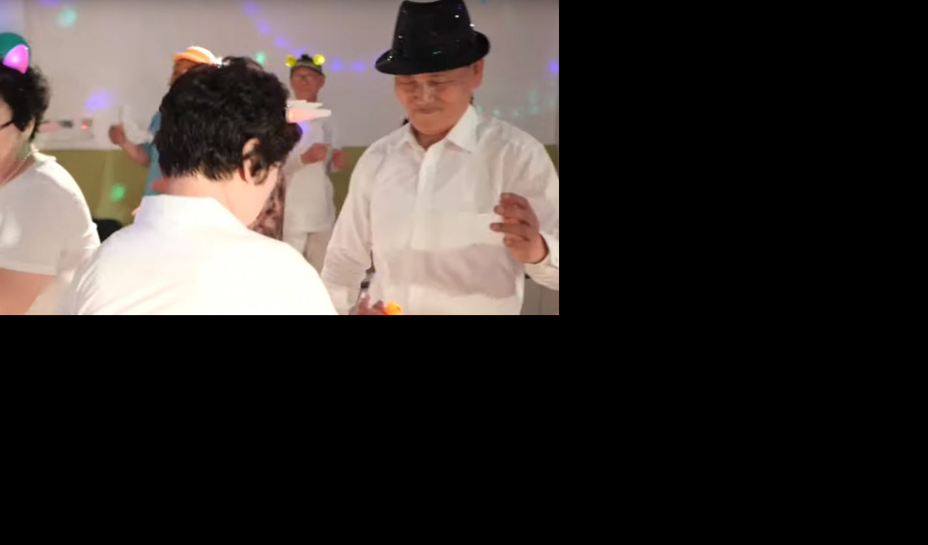 (VIDEO) MATORCI, DOĐITE U DISKO! Klub samo za starije od 65 godina je lek za južnokorejske penzionere!