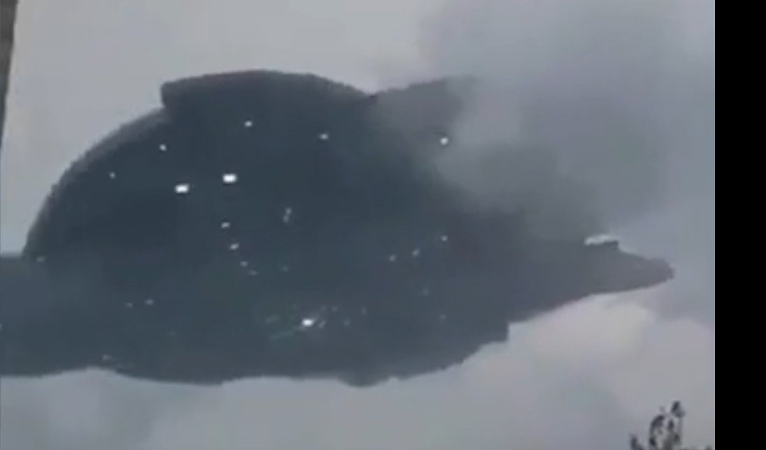 (VIDEO) SILAZAK VANZEMALJACA NA ZEMLJU? Viđena nepoznata letelica na nebu!