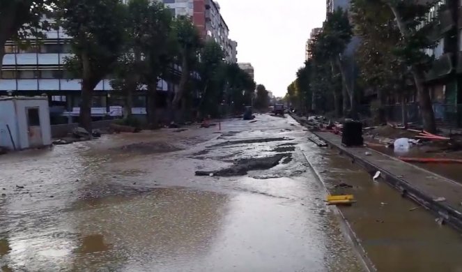 (VIDEO) HAVARIJA U CENTRU BEOGRADA! Pukla cev, velika količina vode sliva se Cvijićevom ulicom, Starine Novaka, Dalmatinskom...