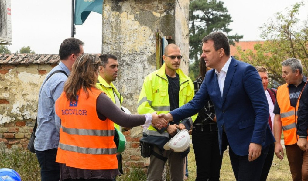 POČELA OBNOVA DVORCA HETERLENDI KOD NOVOG BEČEJA! Saniraju se posledice NEMARA BIVŠE POKRAJINSKE VLASTI!