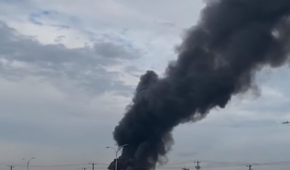 (FOTO) ZASTRAŠUJUĆI PRIZOR IZ IRANA! Zapalio se avion pri poletanju SA AERODROMA!