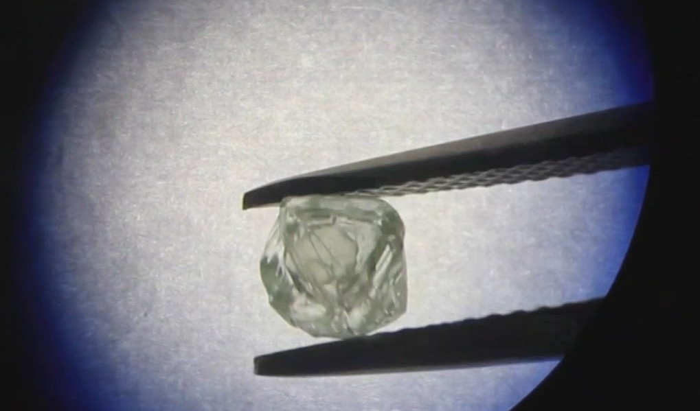 ČUDO U RUSIJI! Iskopali dijamant sa dijamantom u sebi! (VIDEO)
