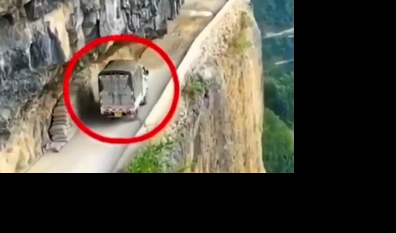 TOK STRAVE I UŽASA! Ovo su najopasniji putevi na svetu (VIDEO)