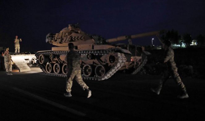 TENKOVI I 40 OKLOPNIH VOZILA! Još jedan turski vojni konvoj ušao u Siriju