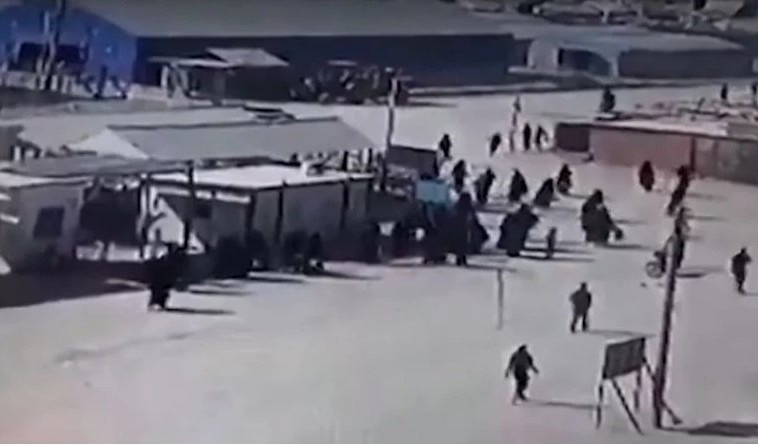 (VIDEO) TERORISTI "OTELI" KAMP AL-HOLT POSLE BOMBARDOVANJA TURAKA, pogledajte kako su pobegli uz zarobljeništva, KURDI PREKLINJU ZA POMOĆ!