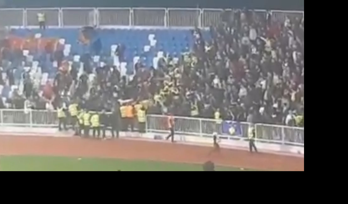 (VIDEO) JEZIVO! CEO STADION GRMI: UČK, UČK, UČK, dok ŠIPTARI TUKU Crnogorce!