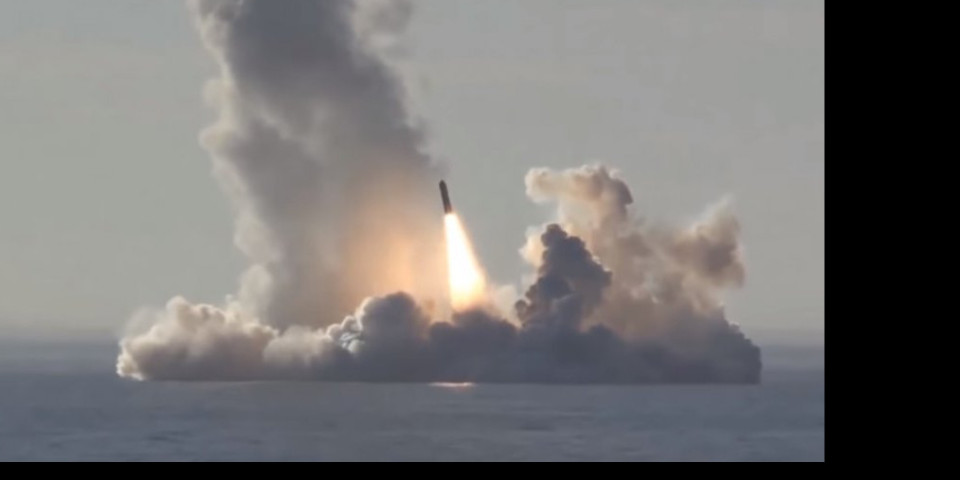NAJSMRTONOSNIJA RUSKA PODMORNICA DEMONSTRIRALA MOĆ! Nuklearni "Kazanj" raketama "Oniks" demolirao mete u Belom moru! /VIDEO/