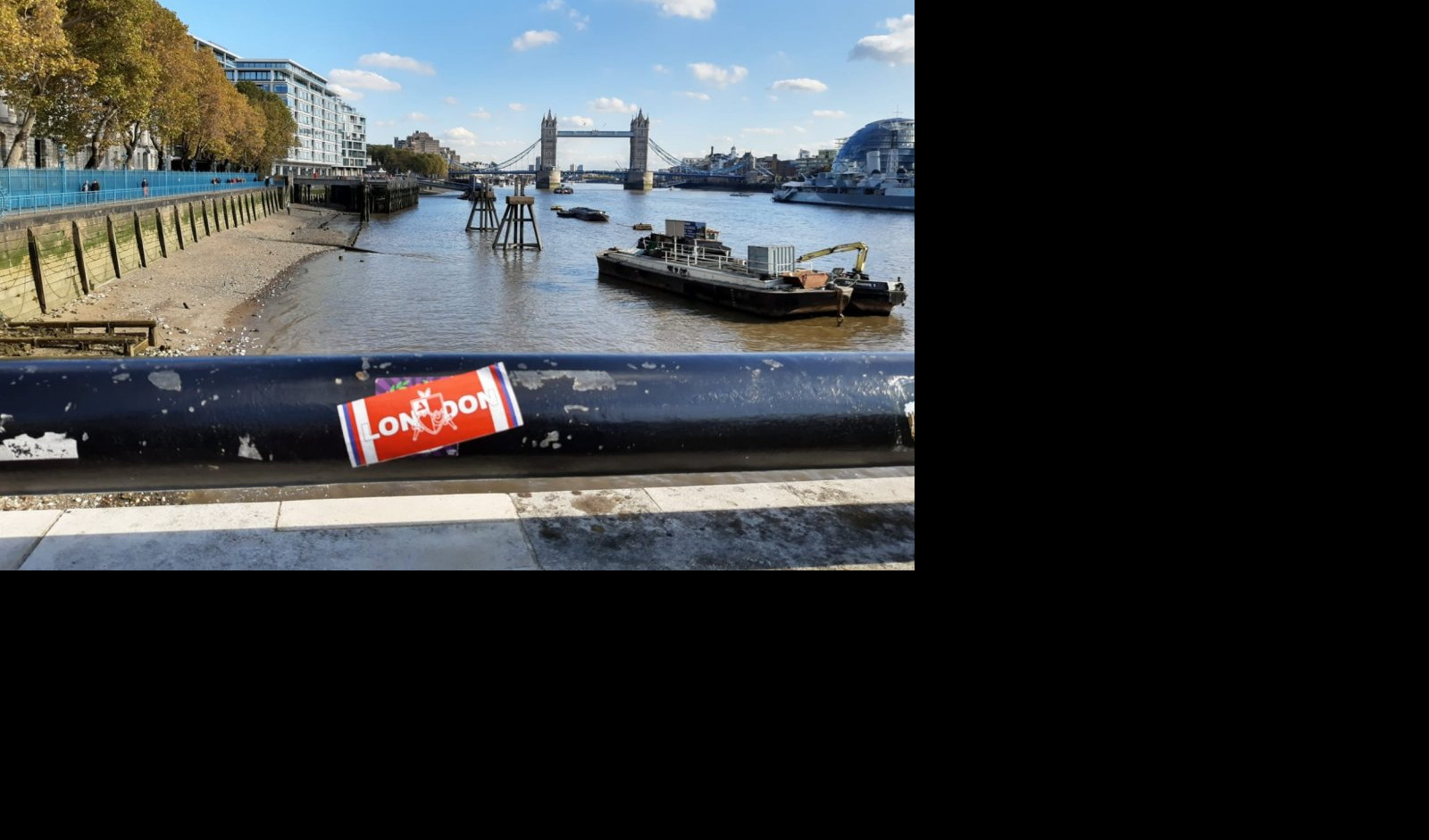 (FOTO) LONDON NAVIJA ZA ZVEZDU! Glavni grad Engleske u obeležjima crveno-belih!