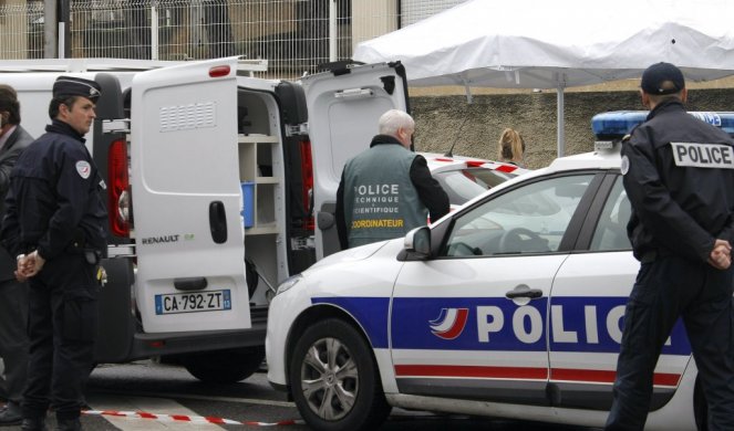 Tragedija kod čuvenog zamka u Francuskoj! Vozilom se zaleteo u restoran! Ima povređenih! /VIDEO/