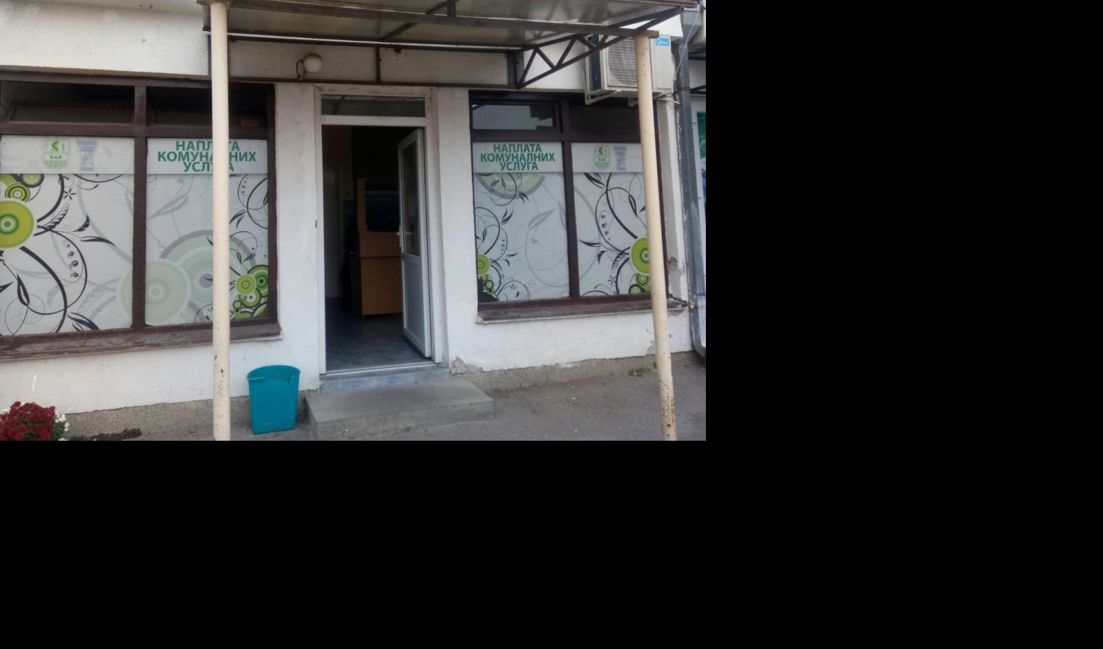 DRAMA U ŠAPCU! Pljačkaš s nožem upao u blagajnu pijace, POVREDIO RADNICU I OTEO PARE!