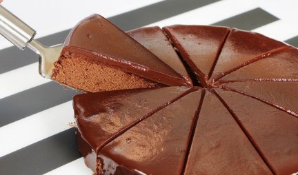 ČOKOLADNA BOMBA! Torta koja je osvojila internet, samo za prave ljubitelje čokolade