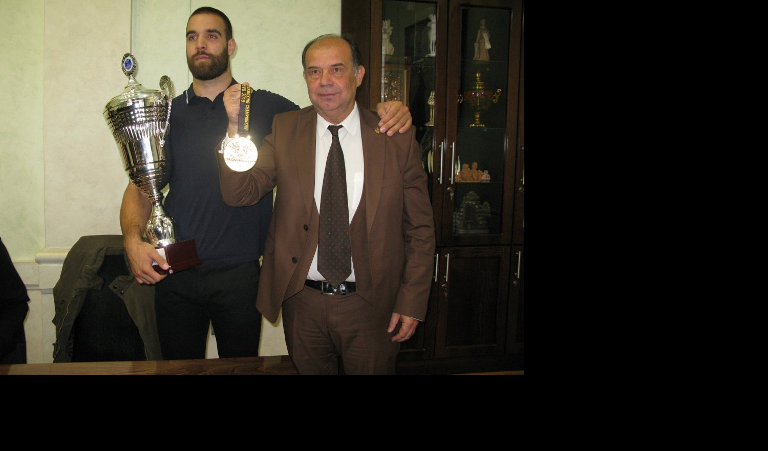 NAJBOLJI SMO NA SVETU! Gradonačelnik Užica primio i nagradio kik-boks šampiona Nikolu Filipovića (FOTO)