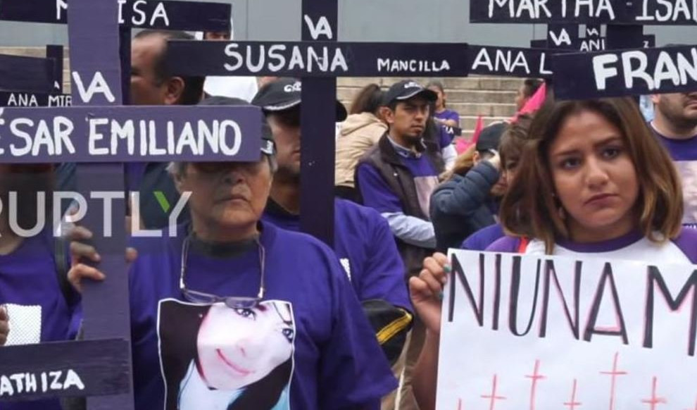 TRAŽE PRAVDU ZA NAJMILIJE! Porodice ubijenih žena i devojčica u protestnom maršu prestonicom Meksika (VIDEO)