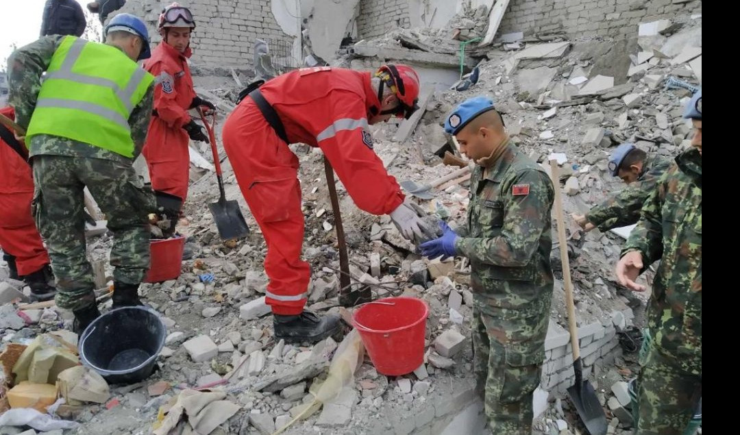 EKSKLUZIVNI SNIMCI! Evo kako srpski specijalci pomažu u spasavanju nastradalih u razornom zemljotresu u Albaniji! (VIDEO)