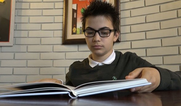 VUČIĆ DEČAKU ISPUNIO ŽELJU! Andreju (14) iz Knjaževca stigao paket iz Predsedništva Srbije!