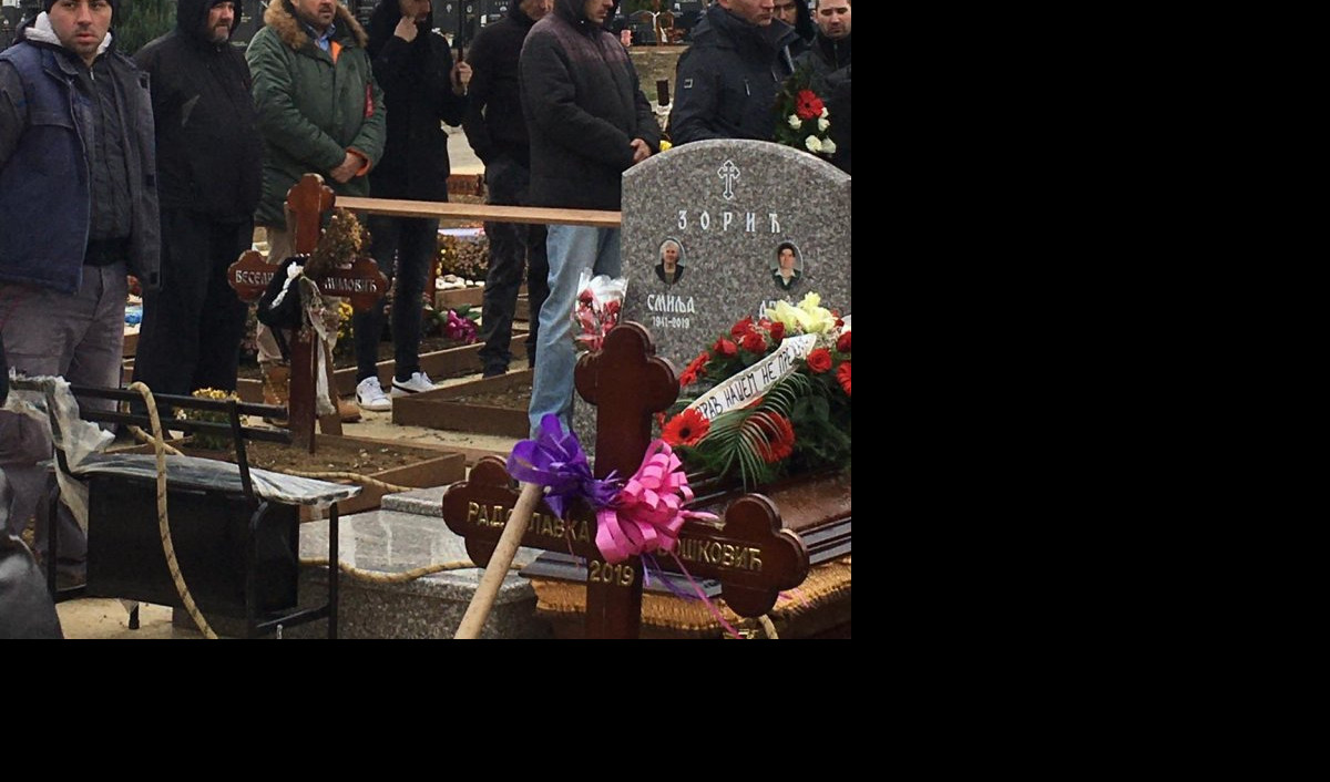 SAMO NJEGA NEMA... Tužna scena na groblju - okupili se bivši članovi grupe "187" nakon 10 godina - ispratili druga na večni počinak (VIDEO)